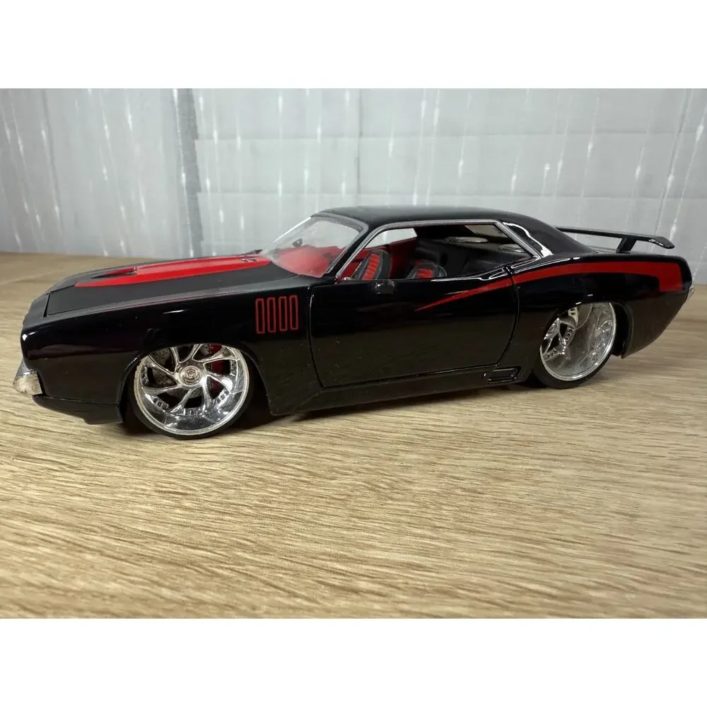 Jada Bigtime Muscle Cuda Black Red Diecast 1:24